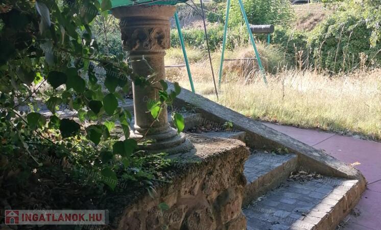 Építkezne? Telket keres Almádiban?