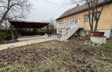 Eladó családi ház