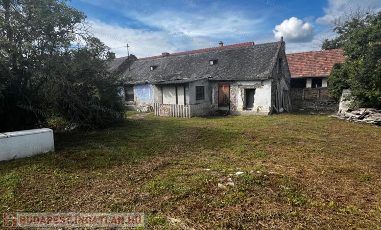 Eladó felújítandó családi ház Nemesgulácson!                                 