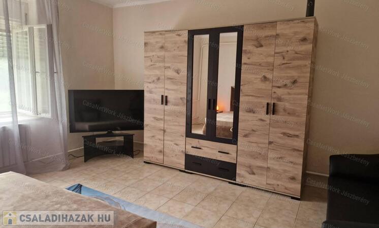 Jászszentandráson 1900 nm-es telken, 88 nm-es tanya eladó!                                 