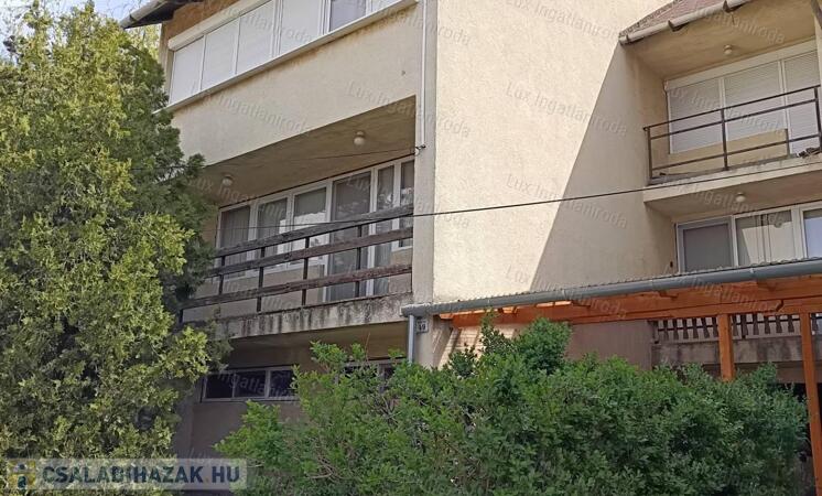 Háromszintes otthon Borbálán                                 