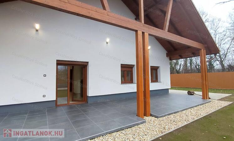 Eladó új építésű, 3 szobás, nagy teraszos sorházi lakás