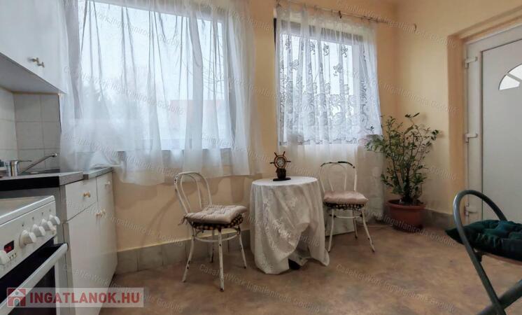 Vegyél egyet kapsz kettőt! Kétlakásos családi ház!