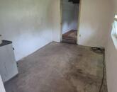 Oroszlány- Ürgehegyen eladó kis ház