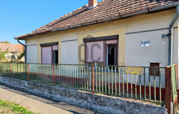 Eladó családi ház