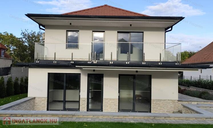 Új építésű három hálószobás lakás kiadó!