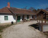 Eladó balatonkenesei ház 1920 m2 telekkel. Két ingatlan egy áráért