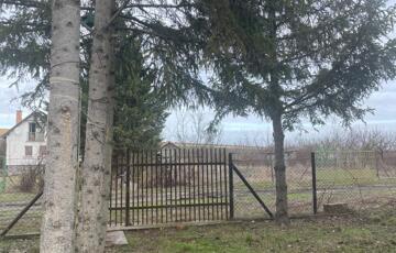 Eladó telek/földterület