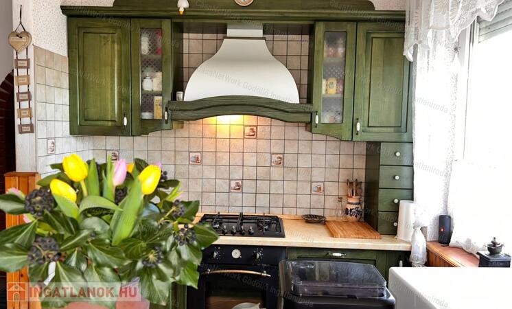 Tágas, nyugodt otthon egy családnak