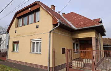 Eladó családi ház
