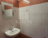 Kiadó iroda/üzlethelyiség Székesfehérvár 240 000 Ft