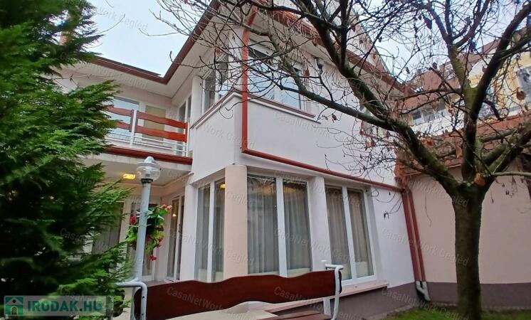 Eladó Kecskemét szívében 268 m2 Családi Házban iroda                                 