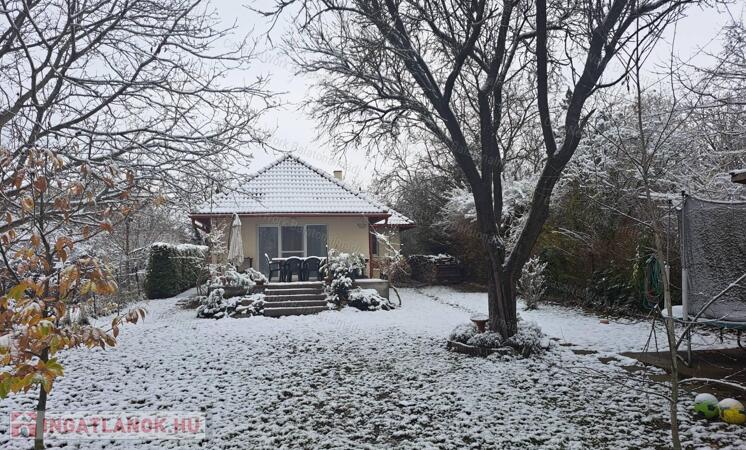 Tip-top, ideális méretű újszerű ház eladó!