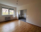 Eladó lakás Komló 22 900 000 Ft