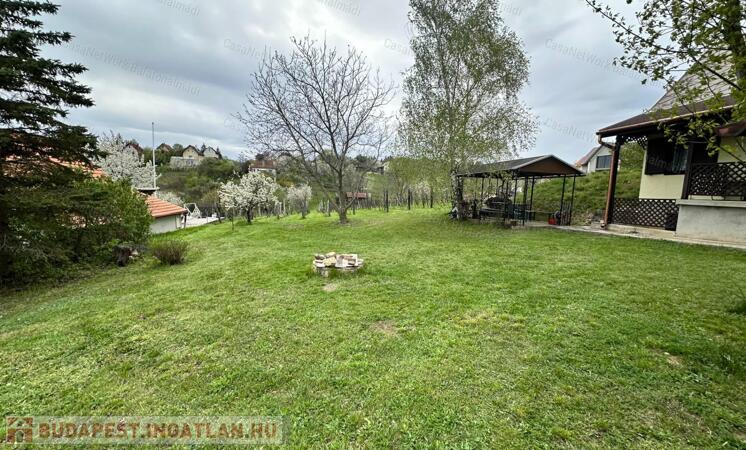 Eladó hangulatos nyaraló Felsőörsön                                 