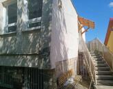 Oroszlányi irodaházban egy szobás irodahelyiség kiadó!