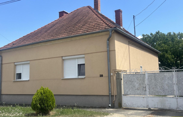 Eladó családi ház