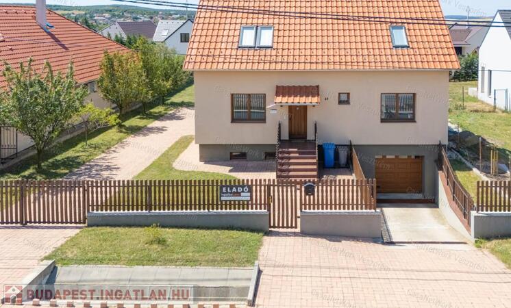 ELADÓ CSENDES, NYUGODT KÖRNYEZETBEN CSALÁDI HÁZ NEMESVÁMOSON                                 
