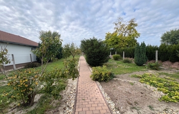 Eladó telek/földterület