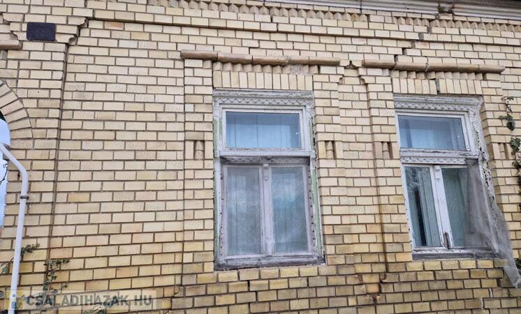 Tarnaörsön, a központhoz közel, 76 nm-es, 2 szobás családi ház eladó!                                 