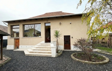 Eladó családi ház