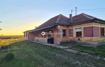 Eladó családi ház