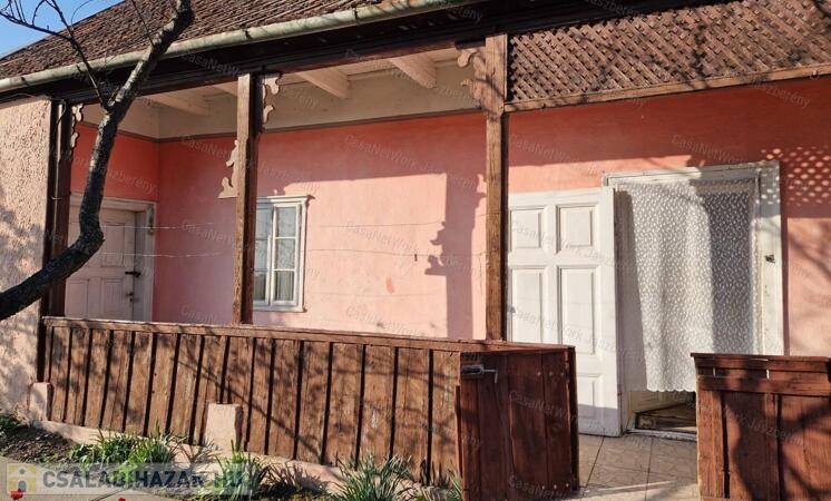 Tarnaörsön 53 nm-es, felújítandó, 2 szobás parasztház eladó                                 