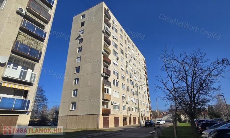 Szép állapotú 7. emeleti, jó elosztású lakás eladó Cegléden