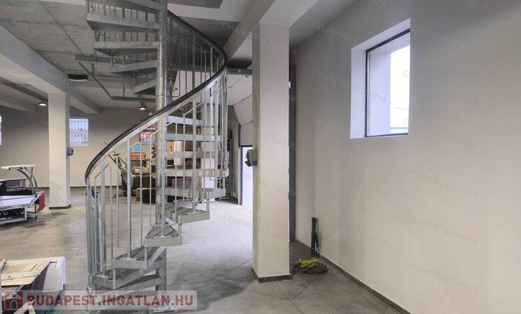 Szolnoki kétszintes, 533m2-es ingatlan eladó!                                 