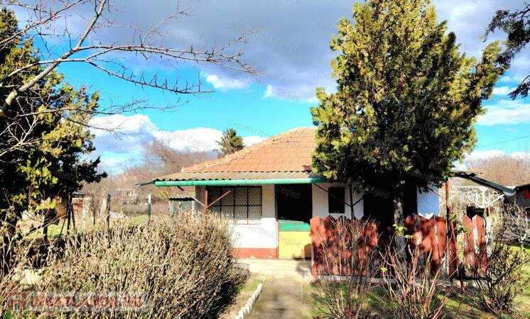 Eladó zártkert Cegléden