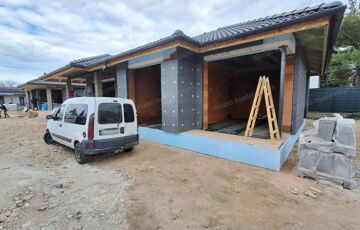 Eladó családi ház