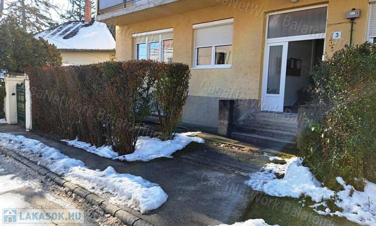 Központban, földszinten-eladó LAKÁS BALATONFÜREDEN                                 