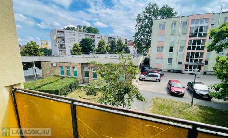 Eladó egy szigetelt 54 m²-es lakás Komárom közkedvelt részén!                                 