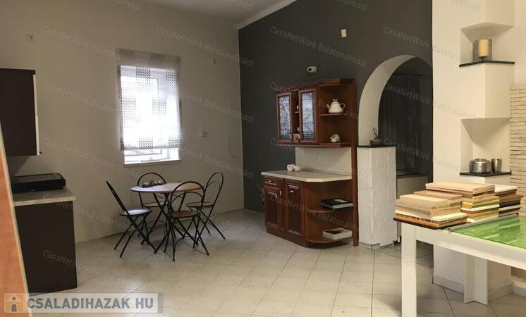 Eladó családi ház műhellyel                                 