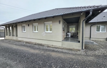 Eladó családi ház