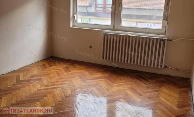 Kiadó 1.emeleti lakás Jászberény központjában