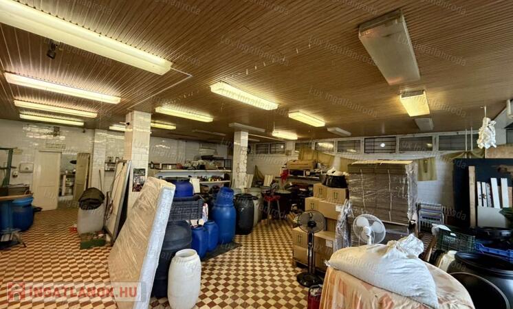 Eladó üzlethelyiség/raktár Tatabánya