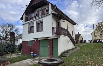 Eladó családi ház