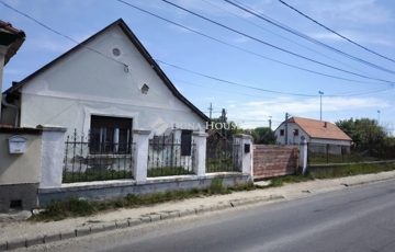 Eladó családi ház