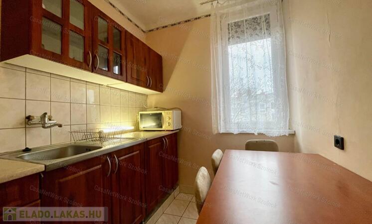 Eladó Szolnok Belvárosában a Kolozsvári úton egy 48 m2-es lakás                                 