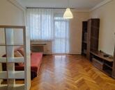 Szolnokon belvárosközeli kétszobás, földszinti lakás kiadó!