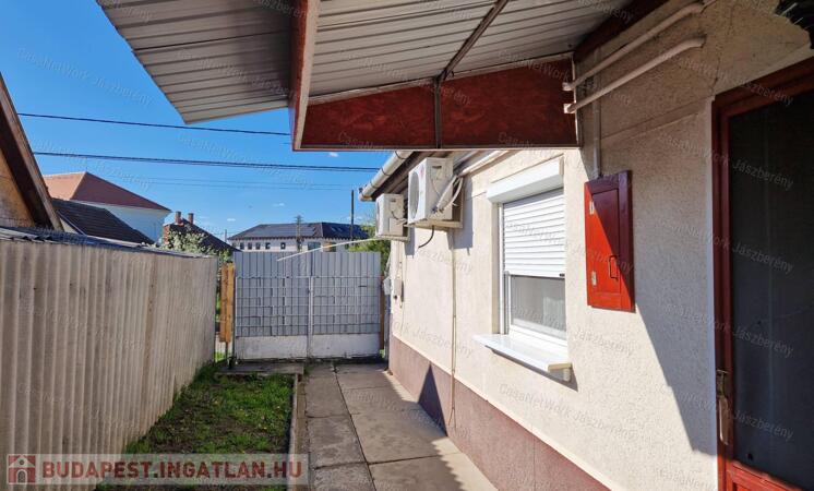 Jászapátin 200 nm-es telken, 55 nm-es, 2 szobás családi ház eladó!                                 