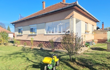 Eladó családi ház