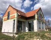 Eladó nyaraló lélegzetelállító panorámával Balatonalmádiban!