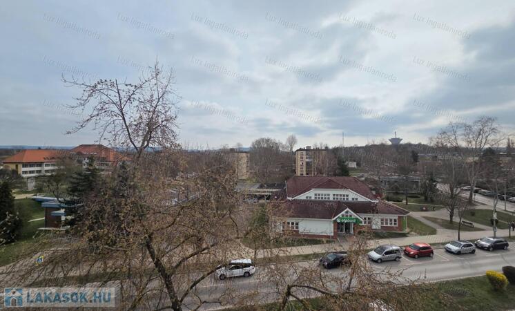 Eladó 53 m²-es, 2 szobás, 4. emeleti lakás nagy erkéllyel Oroszlányban!                                 