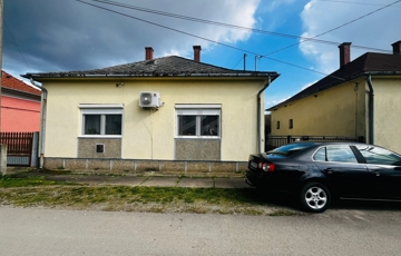 Eladó családi ház