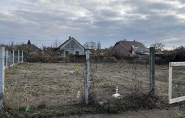 Eladó telek/földterület