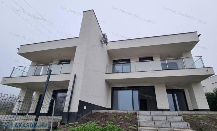 Eladó prémium kategóriájú lakóingatlan balatoni panorámával Balatonfüreden!                                 