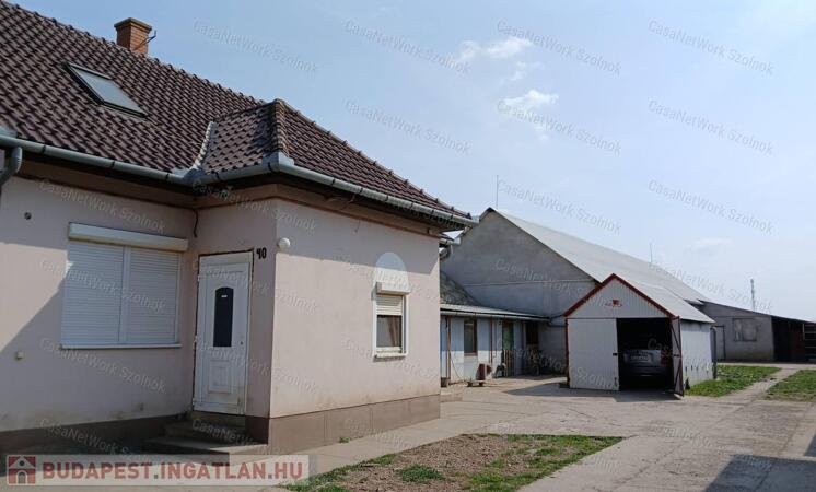 Eladó Kétpón egy 4 szobás 116m2-es tetőteres családi ház + csarnok                                 