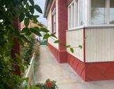 Újszászon közel a vasútállomáshoz takaros ház eladó!